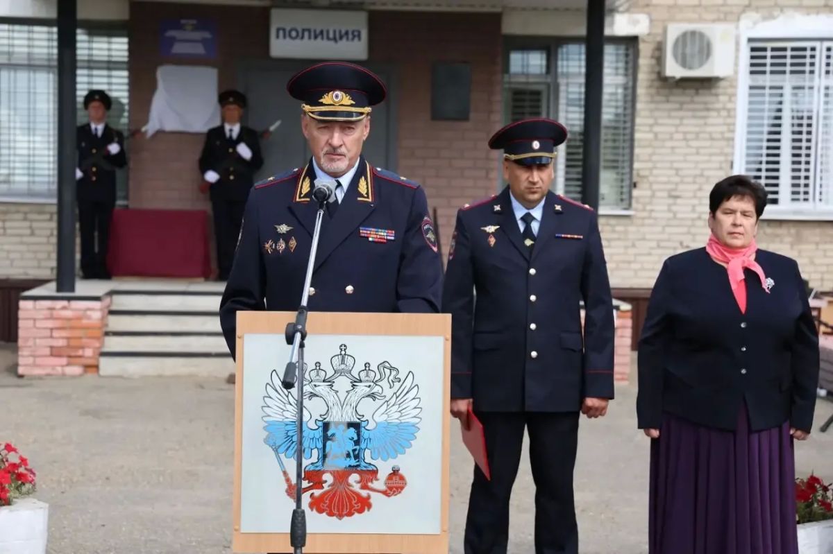 В Шипуновском районе открыли мемориальную доску в память о бывшем начальнике отдела внутренних дел, погибшем в зоне специальной военной операции, подполковнике милиции Евгении Комарове В Шипуновском районе открыли мемориальную доску в память о бывшем начальнике отдела внутренних дел, погибшем в зоне специальной военной операции, подполковнике милиции Евгении Комарове