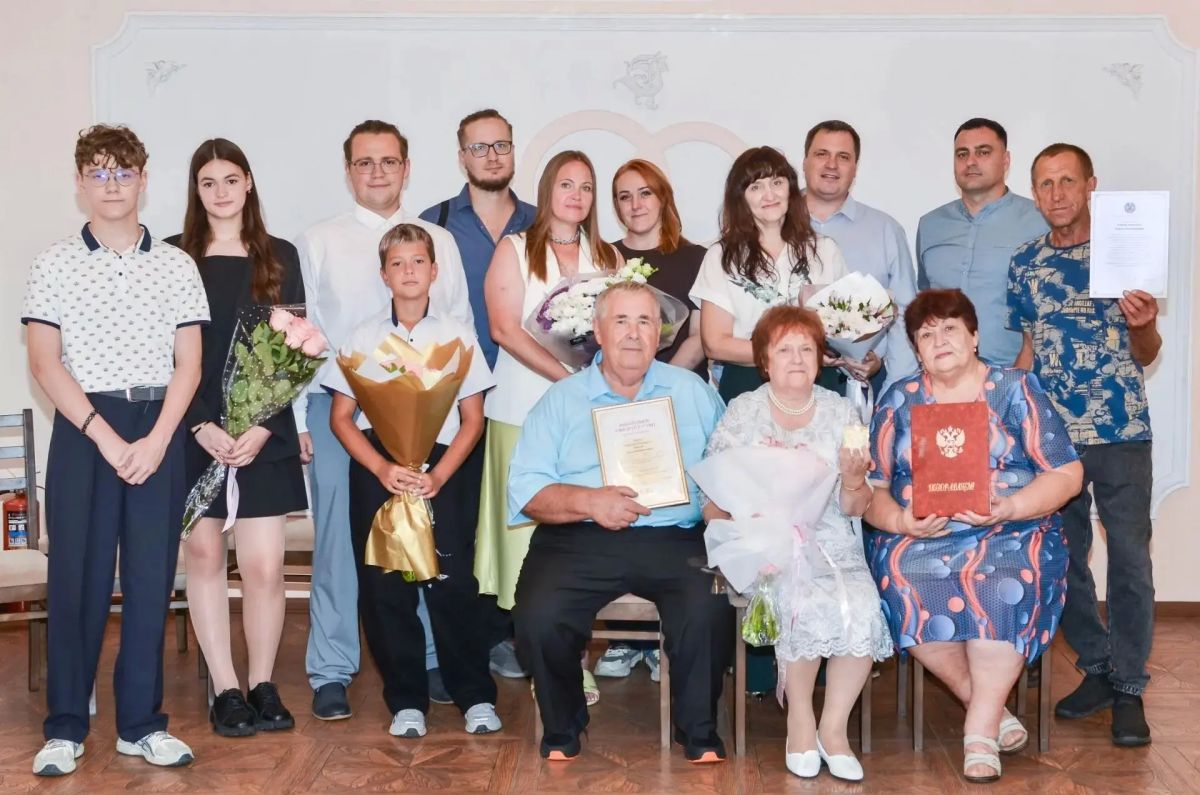 В Алейском секторе ЗАГС состоялась торжественная регистрация золотого брака супругов Марковых Владимира Николаевича и Людмилы Константиновны