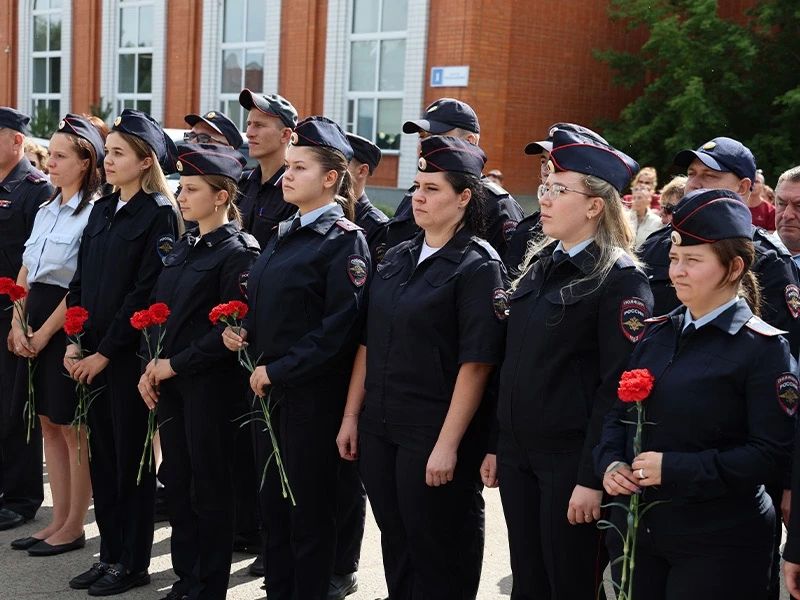 В Шипуновском районе открыли мемориальную доску в память о бывшем начальнике отдела внутренних дел, погибшем в зоне специальной военной операции, подполковнике милиции Евгении Комарове В Шипуновском районе открыли мемориальную доску в память о бывшем начальнике отдела внутренних дел, погибшем в зоне специальной военной операции, подполковнике милиции Евгении Комарове