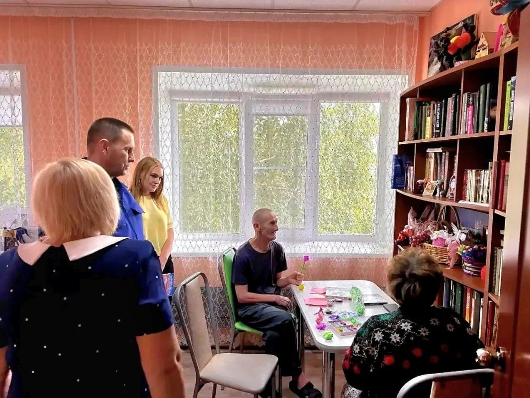 Особое внимание каждому: заместитель прокурора Алтайского края Андрей Гальченко провел личный прием жителей Локтевского района, пообщался с постояльцами дома-интерната Особое внимание каждому: заместитель прокурора Алтайского края Андрей Гальченко провел личный прием жителей Локтевского района, пообщался с постояльцами дома-интерната