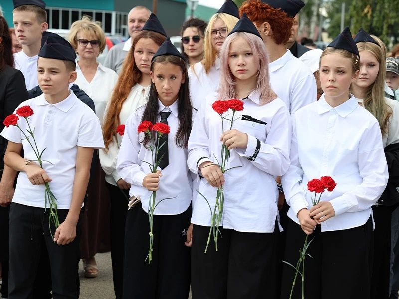 В Шипуновском районе открыли мемориальную доску в память о бывшем начальнике отдела внутренних дел, погибшем в зоне специальной военной операции, подполковнике милиции Евгении Комарове В Шипуновском районе открыли мемориальную доску в память о бывшем начальнике отдела внутренних дел, погибшем в зоне специальной военной операции, подполковнике милиции Евгении Комарове