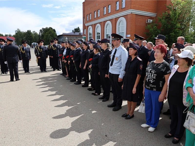 В Шипуновском районе открыли мемориальную доску в память о бывшем начальнике отдела внутренних дел, погибшем в зоне специальной военной операции, подполковнике милиции Евгении Комарове В Шипуновском районе открыли мемориальную доску в память о бывшем начальнике отдела внутренних дел, погибшем в зоне специальной военной операции, подполковнике милиции Евгении Комарове