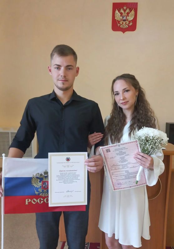 В День государственного флага Российской Федерации в органах ЗАГС прошли праздничные мероприятия В День государственного флага Российской Федерации в органах ЗАГС прошли праздничные мероприятия