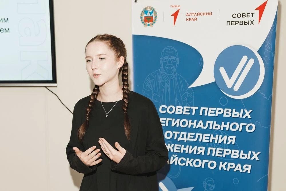Алина Бушуева познакомила сибирских артековцев с Молодежным Парламентом Алина Бушуева познакомила сибирских артековцев с Молодежным Парламентом