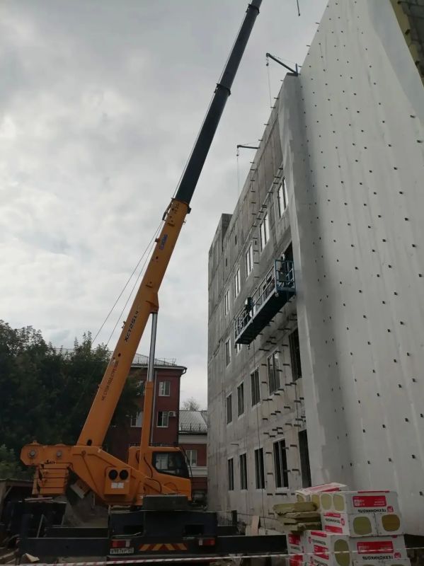 Виктор Томенко: В Барнауле продолжается строительство нового здания поликлиники Алтайской краевой офтальмологической больницы, на которое выделили из бюджета региона почти 700 миллионов рублей Виктор Томенко: В Барнауле продолжается строительство нового здания поликлиники Алтайской краевой офтальмологической больницы, на которое выделили из бюджета региона почти 700 миллионов рублей