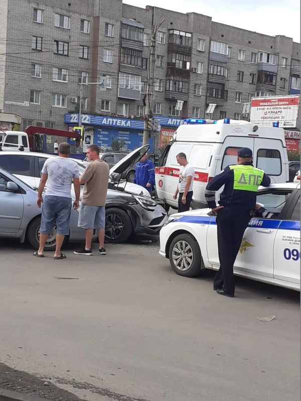 Массовое ДТП произошло в переулке Коммунарском в Бийске Массовое ДТП произошло в переулке Коммунарском в Бийске
