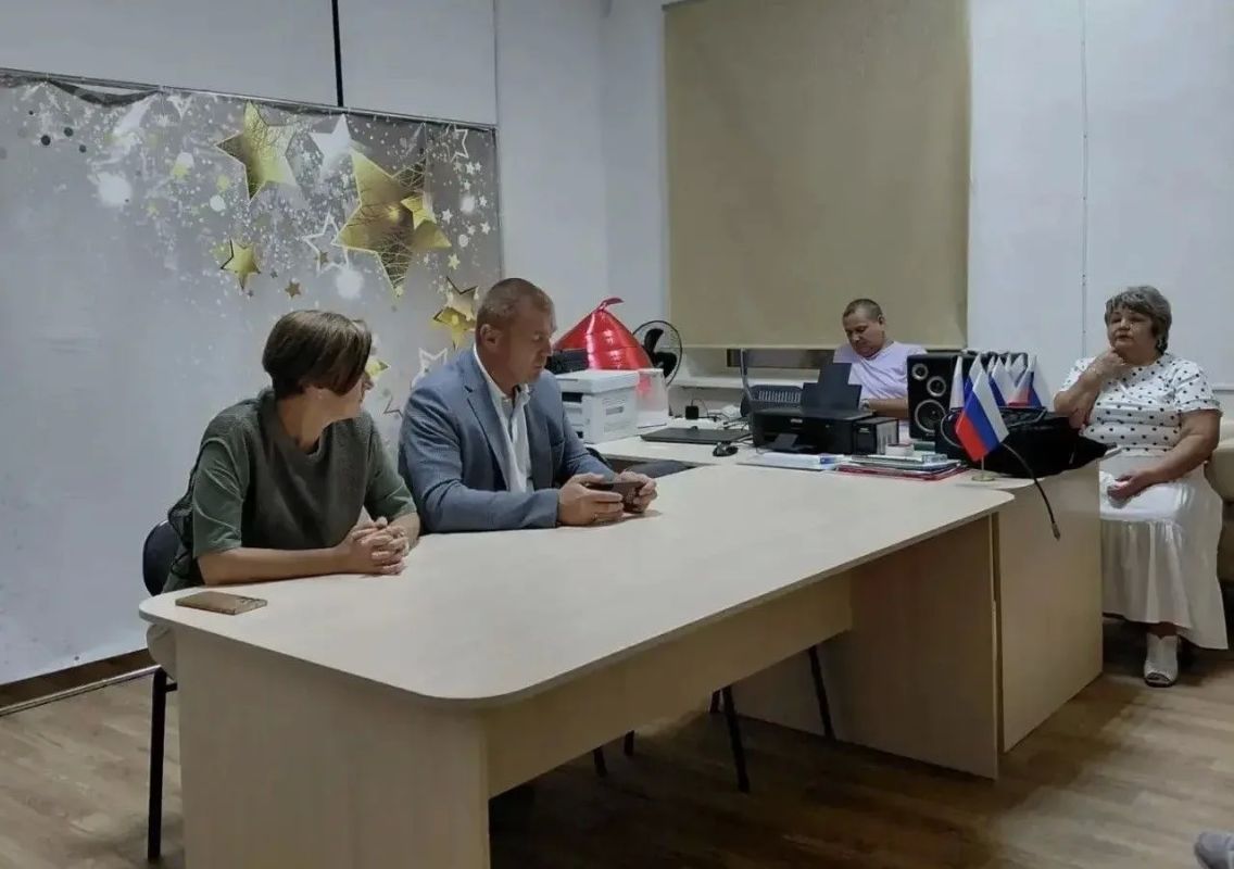 Татьяна Ильюченко проверила готовность школ Бийского района к 1 сентября Татьяна Ильюченко проверила готовность школ Бийского района к 1 сентября