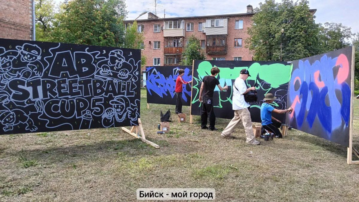 "AB Streetball Cup 5" состоялся в Бийске Бийск встретил 5-й турнир по стритболу в компании увлечённых этой игрой людей. Уличный баскетбол с каждым годом становится всё популярнее. Да и в этот раз организаторы расширили... "AB Streetball Cup 5" состоялся в Бийске Бийск встретил 5-й турнир по стритболу в компании увлечённых этой игрой людей. Уличный баскетбол с каждым годом становится всё популярнее. Да и в этот раз организаторы расширили...