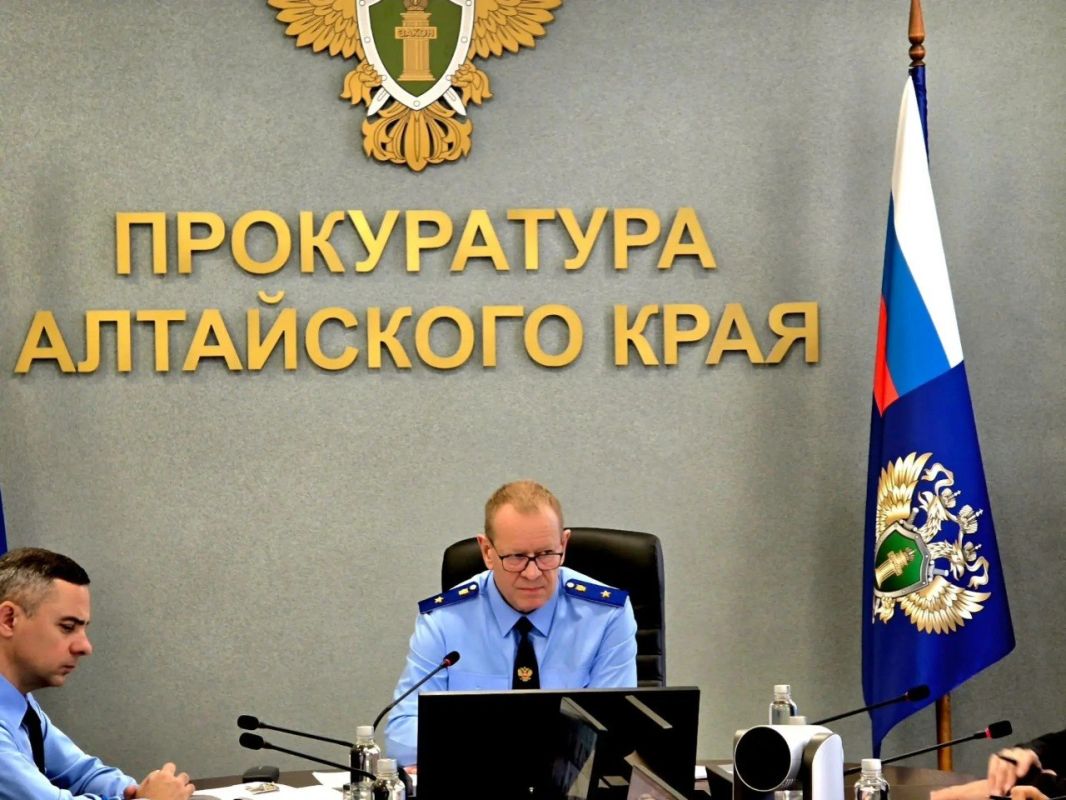 Прокурор Алтайского края Николай Рябов провел межведомственное совещание по вопросам подготовки коммунальной инфраструктуры региона к отопительному сезону 2026-2027 гг