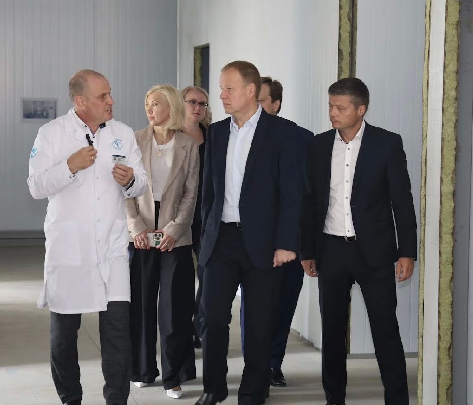 Виктор Томенко: В этом году откроем в больнице скорой медицинской помощи №2 в Барнауле новое современное приемное отделение на 150-200 пациентов в сутки, благодаря которому медики рассчитывают значительно повысить качество... Виктор Томенко: В этом году откроем в больнице скорой медицинской помощи №2 в Барнауле новое современное приемное отделение на 150-200 пациентов в сутки, благодаря которому медики рассчитывают значительно повысить качество...