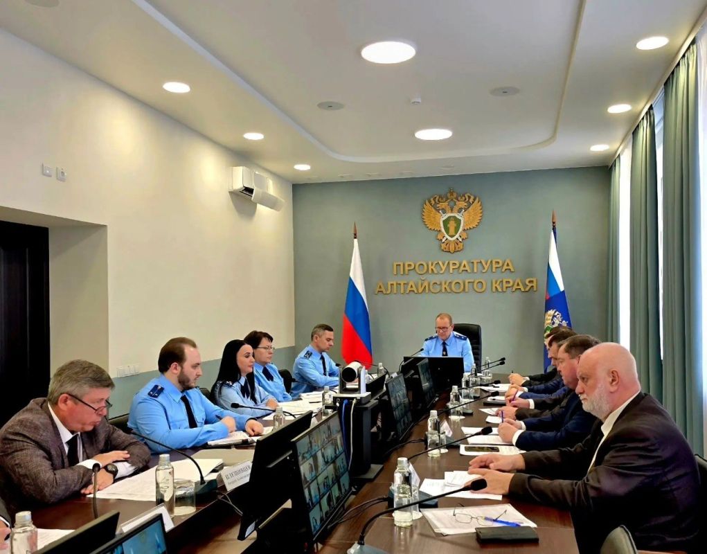 Прокурор Алтайского края Николай Рябов провел межведомственное совещание по вопросам подготовки коммунальной инфраструктуры региона к отопительному сезону 2026-2027 гг Прокурор Алтайского края Николай Рябов провел межведомственное совещание по вопросам подготовки коммунальной инфраструктуры региона к отопительному сезону 2026-2027 гг