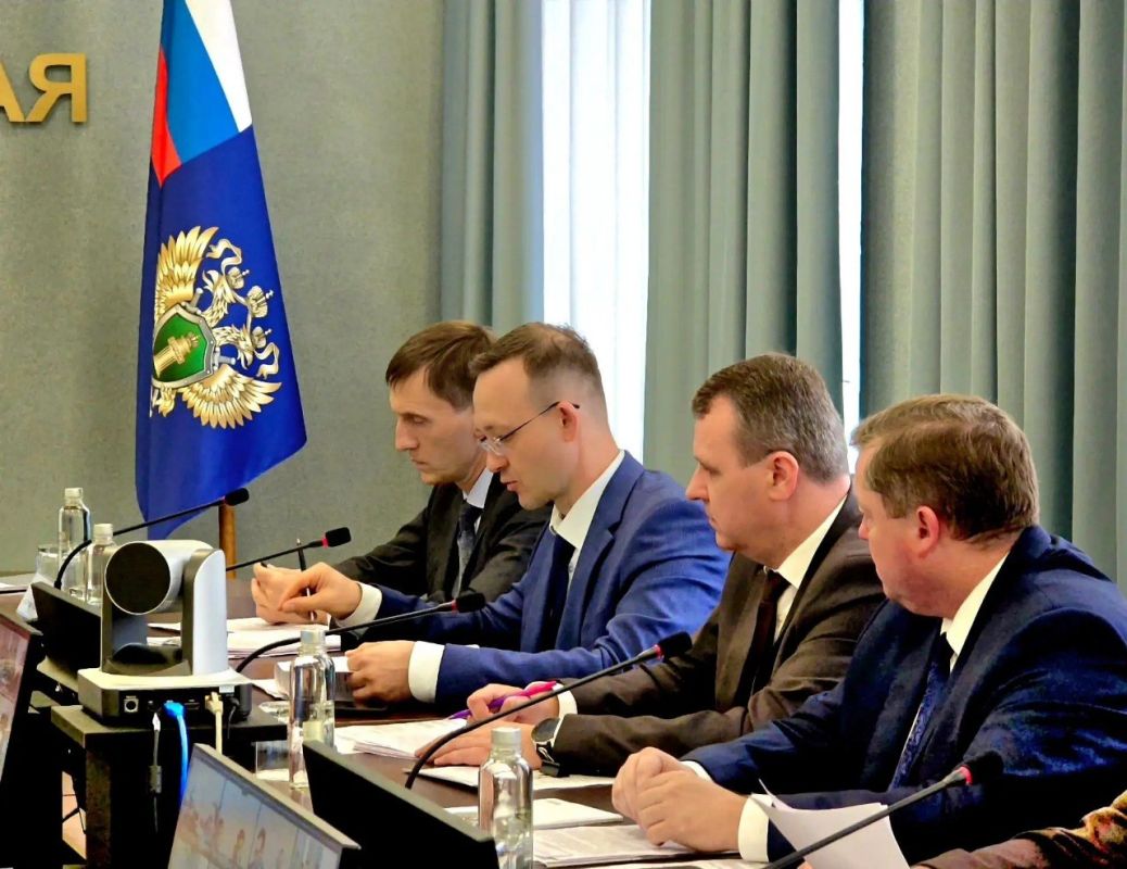 Прокурор Алтайского края Николай Рябов провел межведомственное совещание по вопросам подготовки коммунальной инфраструктуры региона к отопительному сезону 2026-2027 гг Прокурор Алтайского края Николай Рябов провел межведомственное совещание по вопросам подготовки коммунальной инфраструктуры региона к отопительному сезону 2026-2027 гг