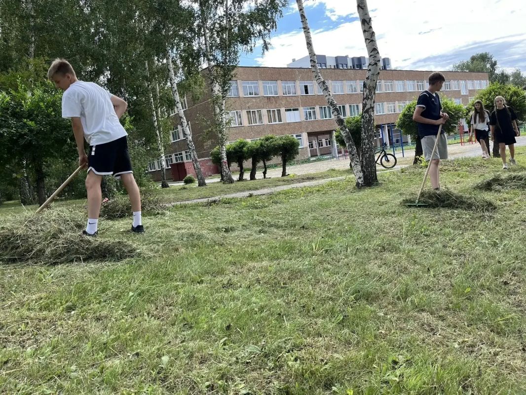Накануне нового учебного года школы города подводят итоги летней трудовой практики учащихся Накануне нового учебного года школы города подводят итоги летней трудовой практики учащихся