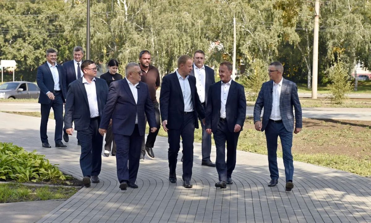 Виктор Томенко проконтролировал ход благоустройства парка им. Ленина в Барнауле Виктор Томенко проконтролировал ход благоустройства парка им. Ленина в Барнауле