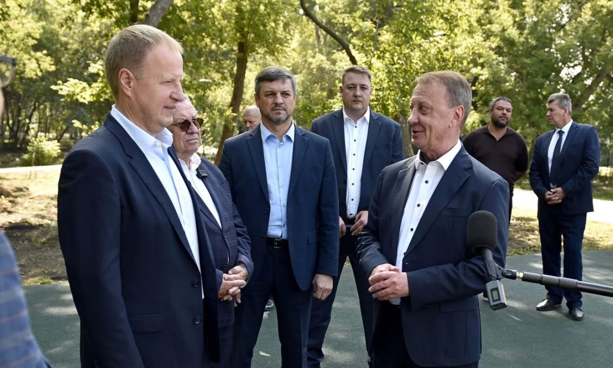 Виктор Томенко проконтролировал ход благоустройства парка им. Ленина в Барнауле Виктор Томенко проконтролировал ход благоустройства парка им. Ленина в Барнауле