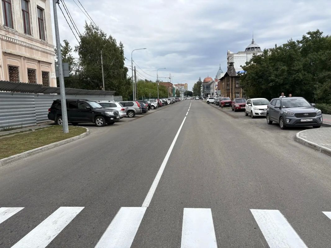 На улично-дорожной сети города продолжаются работы по нанесению дорожной разметки На улично-дорожной сети города продолжаются работы по нанесению дорожной разметки