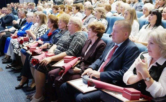 Накануне Дня города краевыми наградами отмечены жители Индустриального района Барнаула Накануне Дня города краевыми наградами отмечены жители Индустриального района Барнаула