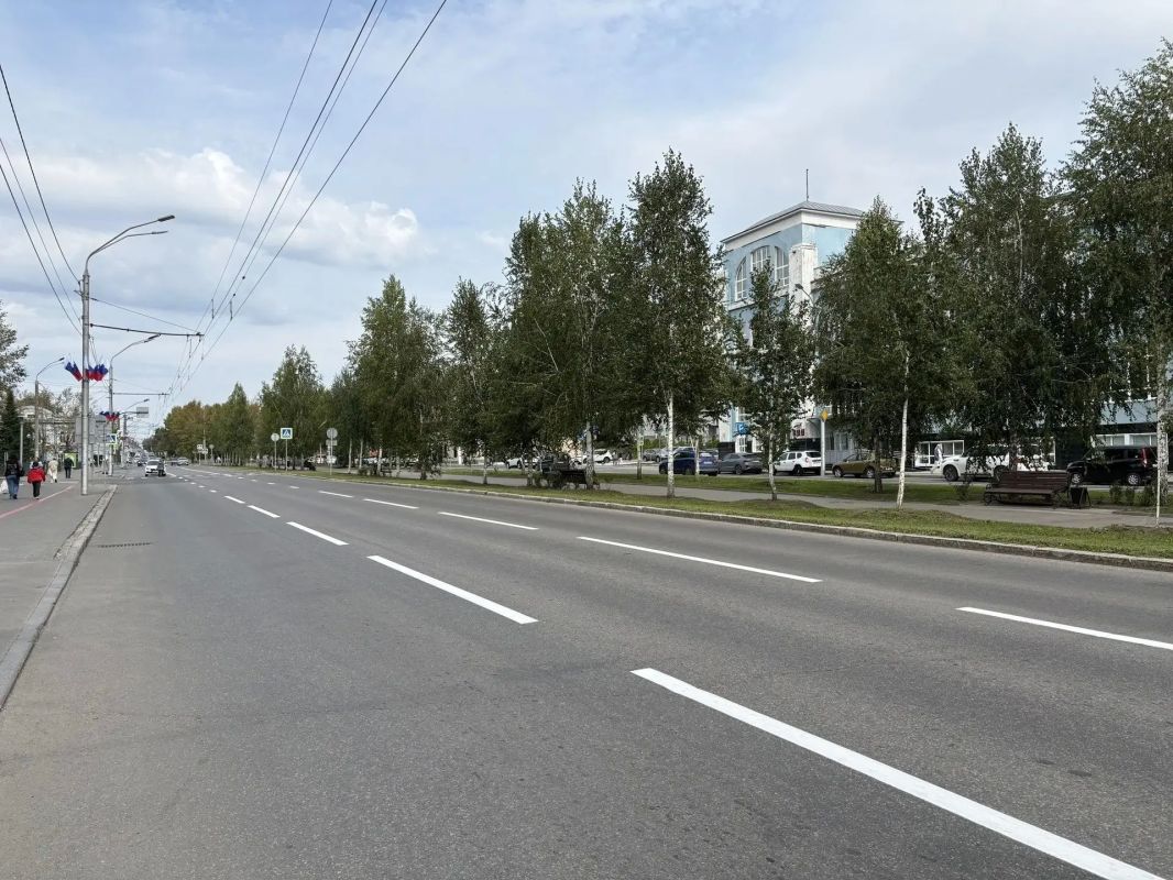 На улично-дорожной сети города продолжаются работы по нанесению дорожной разметки На улично-дорожной сети города продолжаются работы по нанесению дорожной разметки