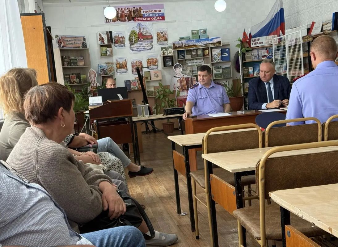Руководитель следственного управления СК России по Алтайскому краю провел выездной личный прием граждан в Краснощековском районе Руководитель следственного управления СК России по Алтайскому краю провел выездной личный прием граждан в Краснощековском районе