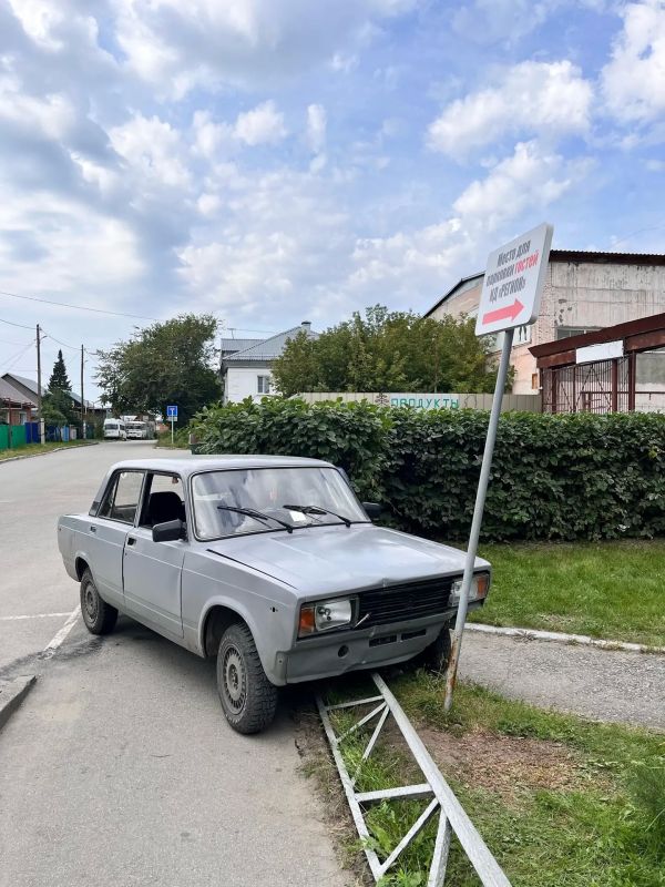 Неизвестные барнаульцы угнали машину и попали на ней в аварию возле редакции «Катунь 24» в Барнауле