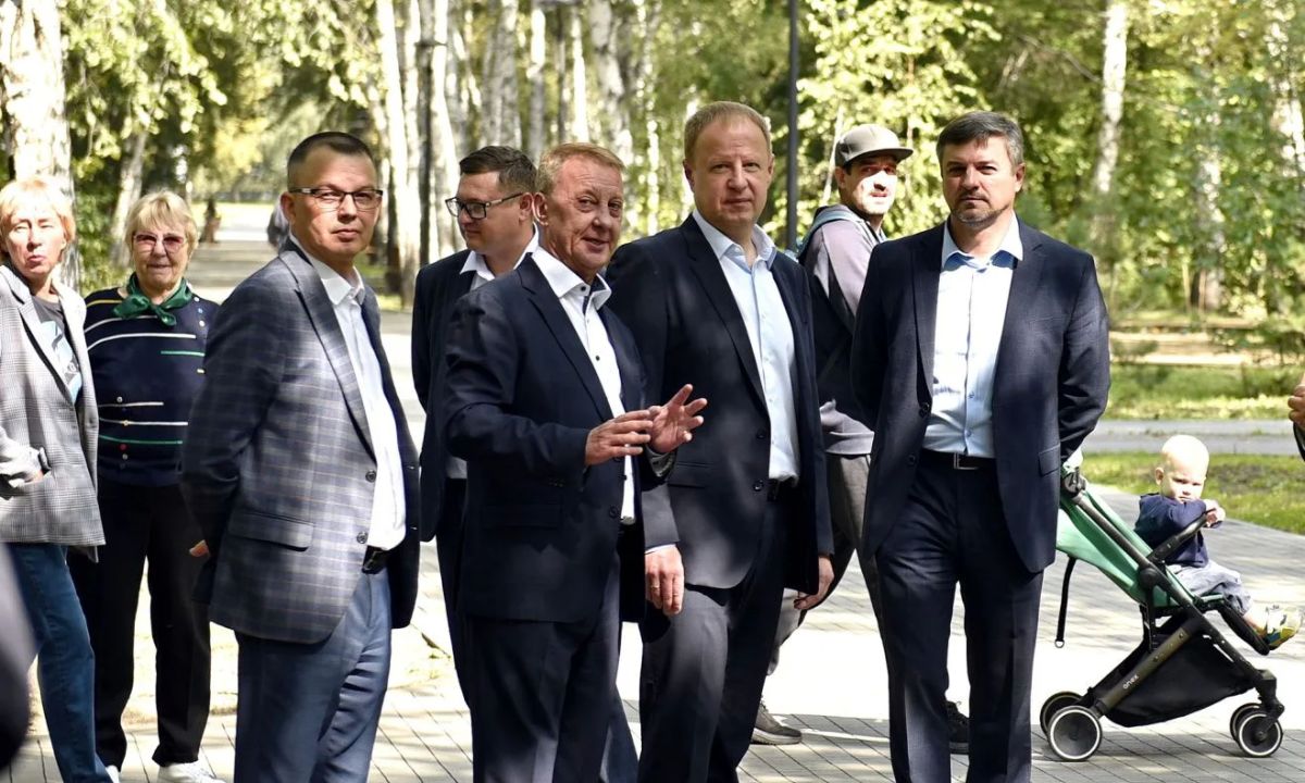 Виктор Томенко проконтролировал ход благоустройства парка им. Ленина в Барнауле Виктор Томенко проконтролировал ход благоустройства парка им. Ленина в Барнауле