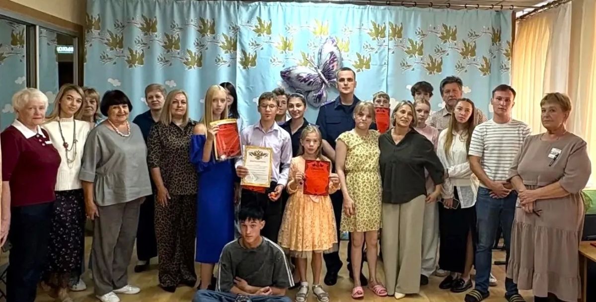 В Барнауле следователи СК и сотрудники полиции провели для воспитанников детского дома профилактическую встречу в формате викторины В Барнауле следователи СК и сотрудники полиции провели для воспитанников детского дома профилактическую встречу в формате викторины