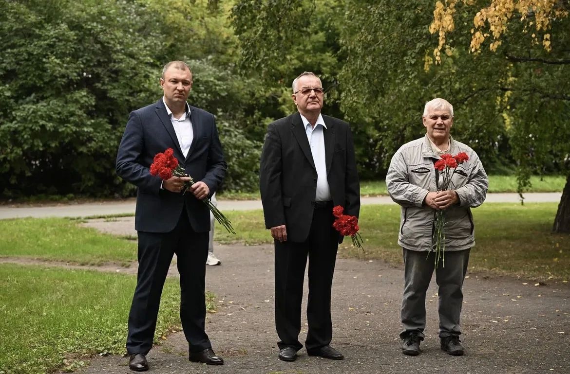 В Алтайском крае почтили память пострадавших от ядерных испытаний на Семипалатинском полигоне В Алтайском крае почтили память пострадавших от ядерных испытаний на Семипалатинском полигоне