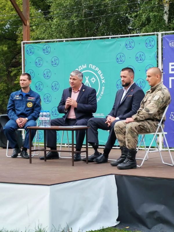 Безопасность, туризм и взаимовыручка: специалисты Управления встретились с участниками фестиваля «Походы первых» Безопасность, туризм и взаимовыручка: специалисты Управления встретились с участниками фестиваля «Походы первых»