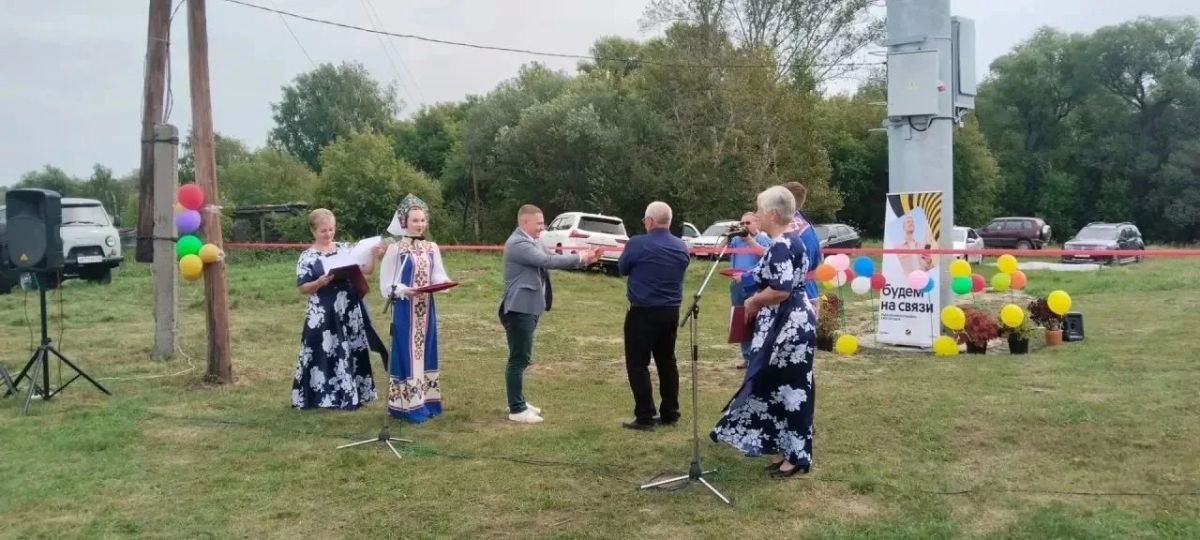 Долгожданная мобильная связь появилась в селе Брусенцево Усть-Пристанского района Долгожданная мобильная связь появилась в селе Брусенцево Усть-Пристанского района
