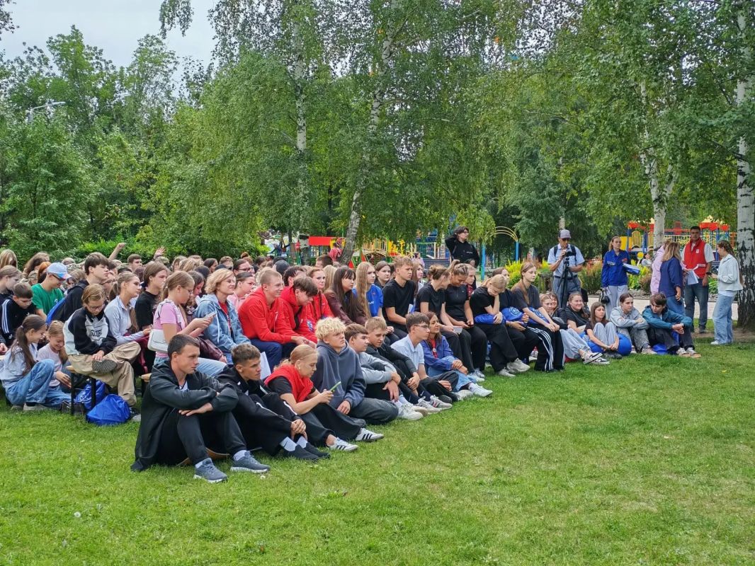 Безопасность, туризм и взаимовыручка: специалисты Управления встретились с участниками фестиваля «Походы первых» Безопасность, туризм и взаимовыручка: специалисты Управления встретились с участниками фестиваля «Походы первых»