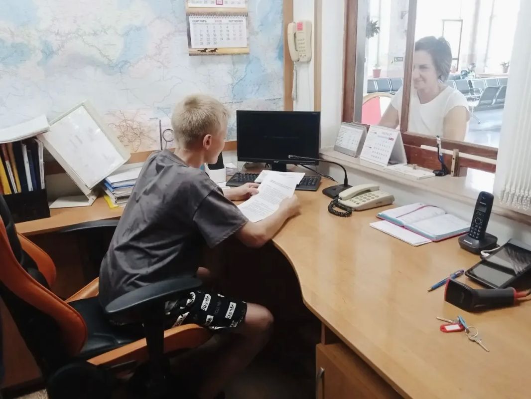 Транспортные полицейские провели экскурсию для детей на станции Славгород Транспортные полицейские провели экскурсию для детей на станции Славгород
