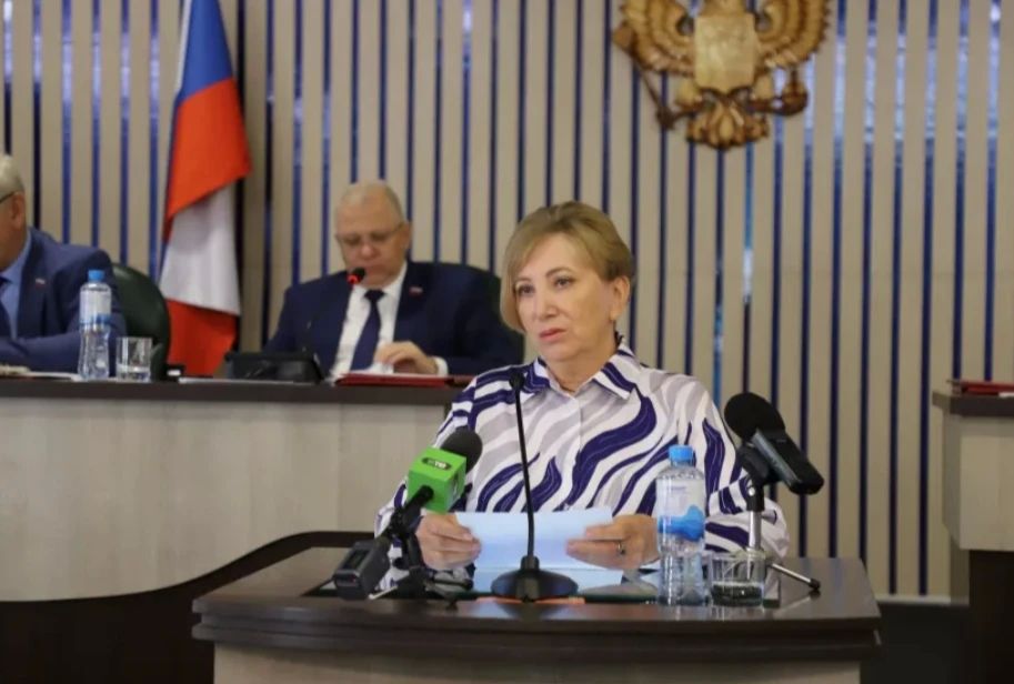 Бийские депутаты обсудили, как удержать молодых педагогов Бийские депутаты обсудили, как удержать молодых педагогов