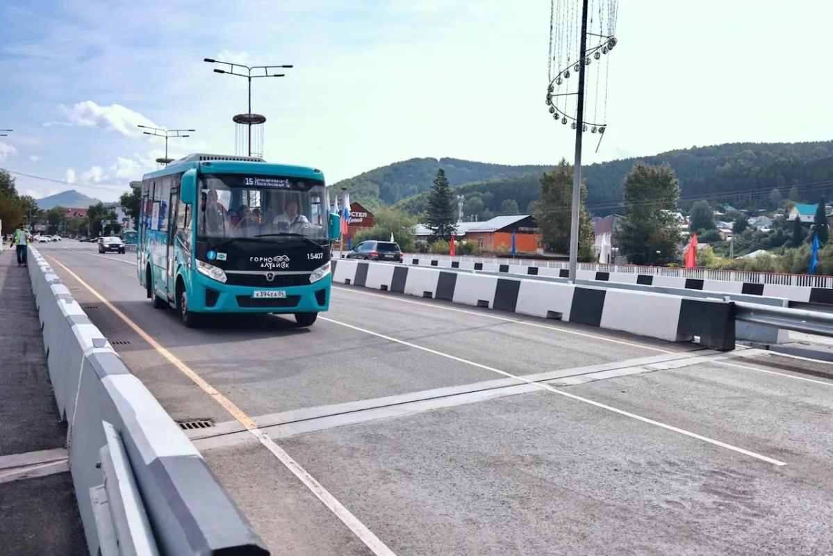 Движение по Мебельному мосту возобновили в Горно-Алтайске Движение по Мебельному мосту возобновили в Горно-Алтайске
