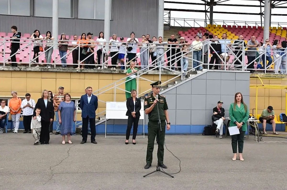 В Бийске почтили память героя СВО Романа Хлыновского В Бийске почтили память героя СВО Романа Хлыновского