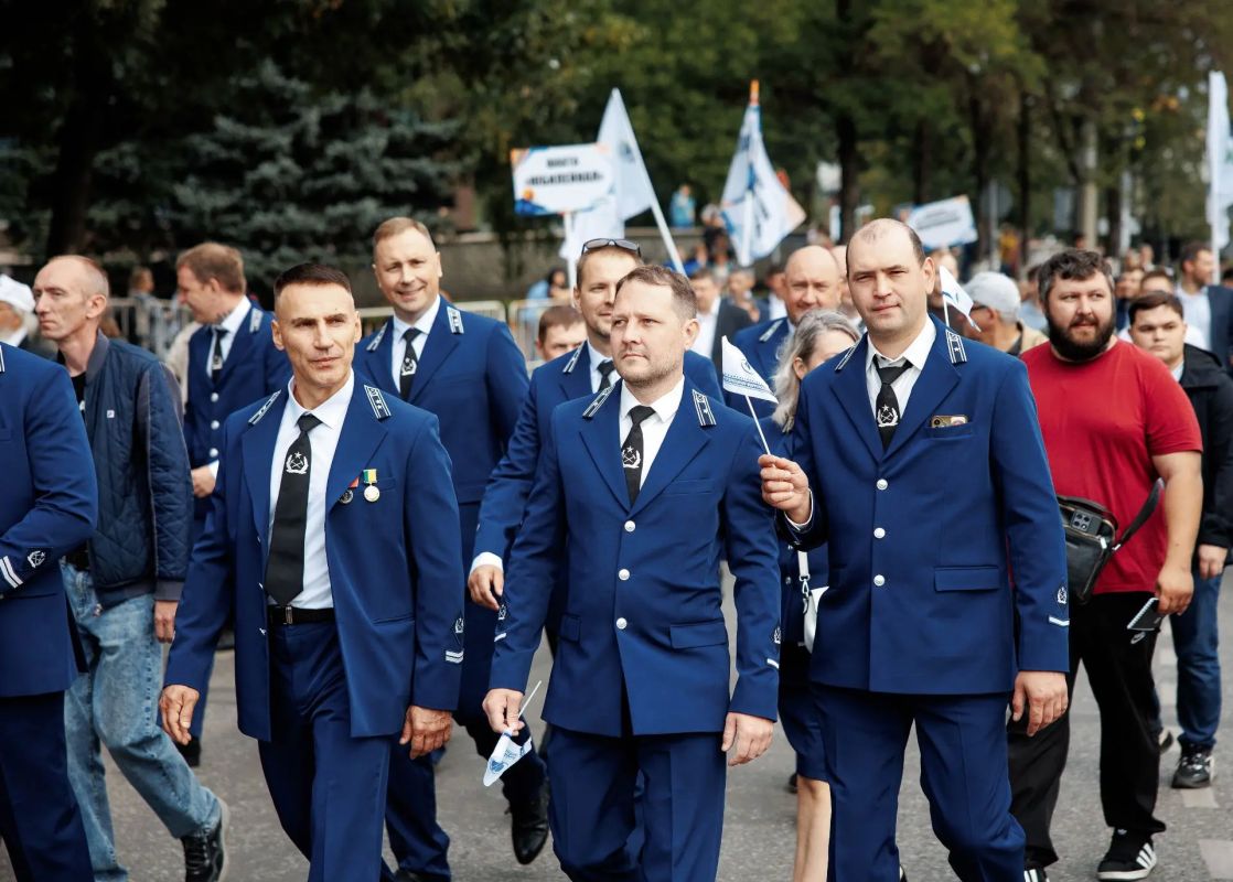 Накануне Дня шахтёра Анатолий Серышев совершил рабочую поездку в крупнейший угольный регион – Кузбасс Накануне Дня шахтёра Анатолий Серышев совершил рабочую поездку в крупнейший угольный регион – Кузбасс