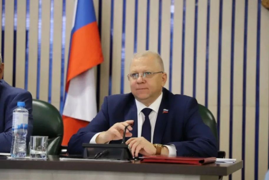 Бийские депутаты обсудили, как удержать молодых педагогов Бийские депутаты обсудили, как удержать молодых педагогов