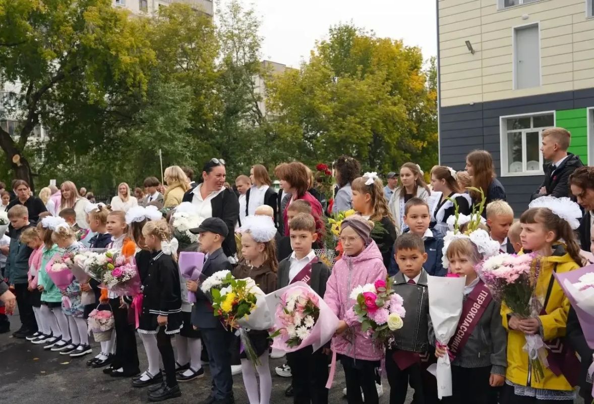В Бийске после капитального ремонта открылась обновленная школа В Бийске после капитального ремонта открылась обновленная школа