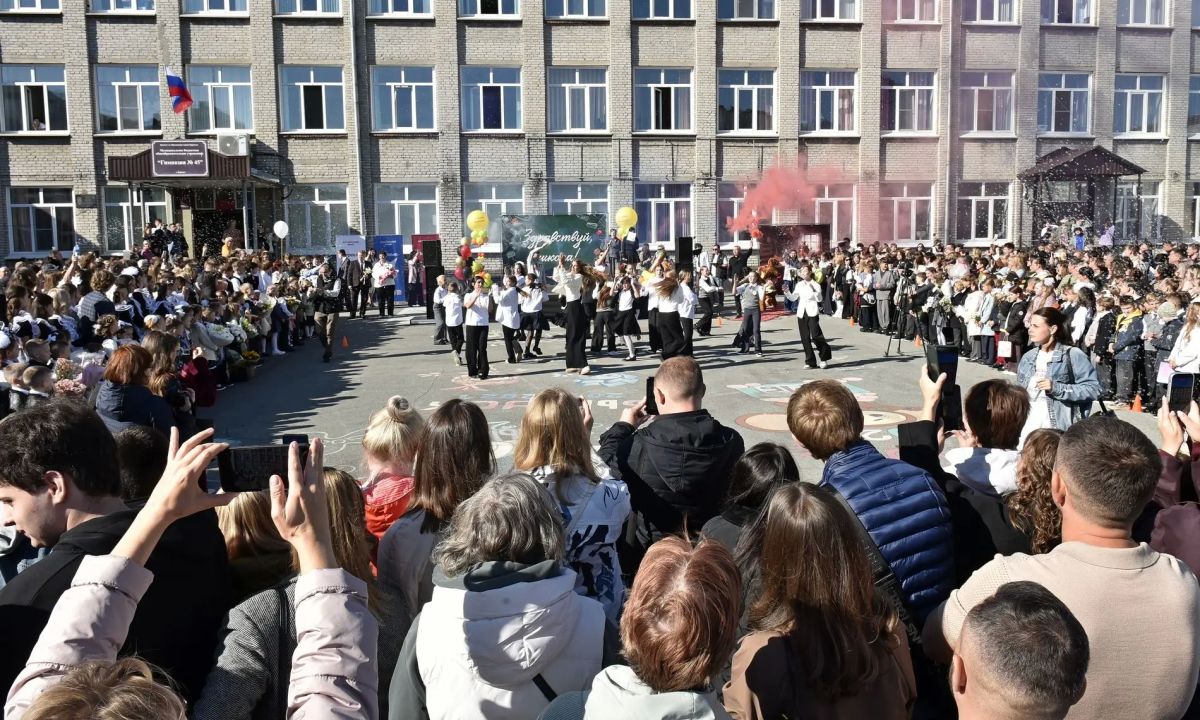 Вячеслав Франк поздравил учащихся гимназии №45 с Днем знаний Вячеслав Франк поздравил учащихся гимназии №45 с Днем знаний
