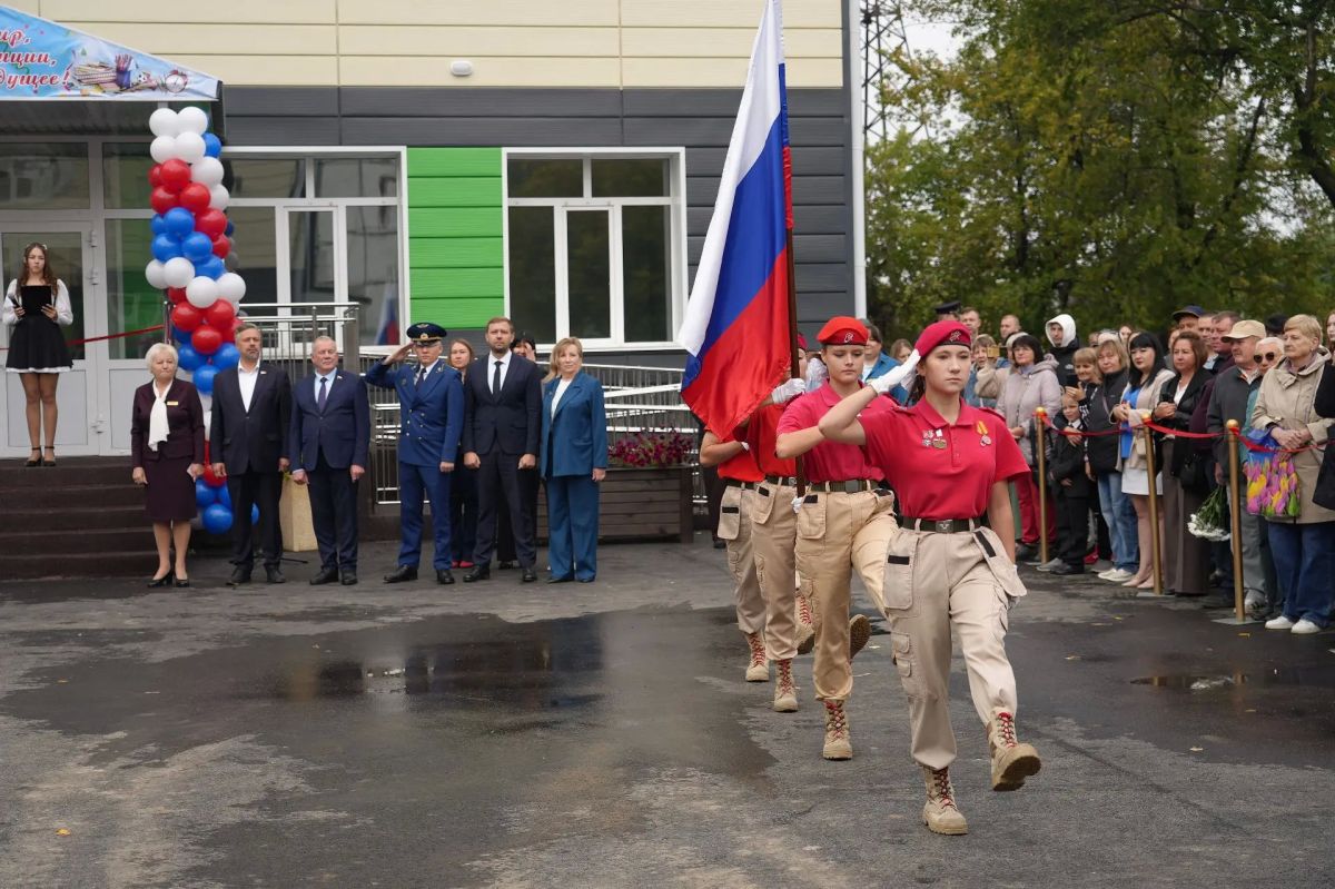 Прокурор города Бийска Владимир Евдокимов принял участие в торжественной линейке, посвященной 1 сентября, в МБОУ "Средняя общеобразовательная школа 41" Прокурор города Бийска Владимир Евдокимов принял участие в торжественной линейке, посвященной 1 сентября, в МБОУ "Средняя общеобразовательная школа 41"
