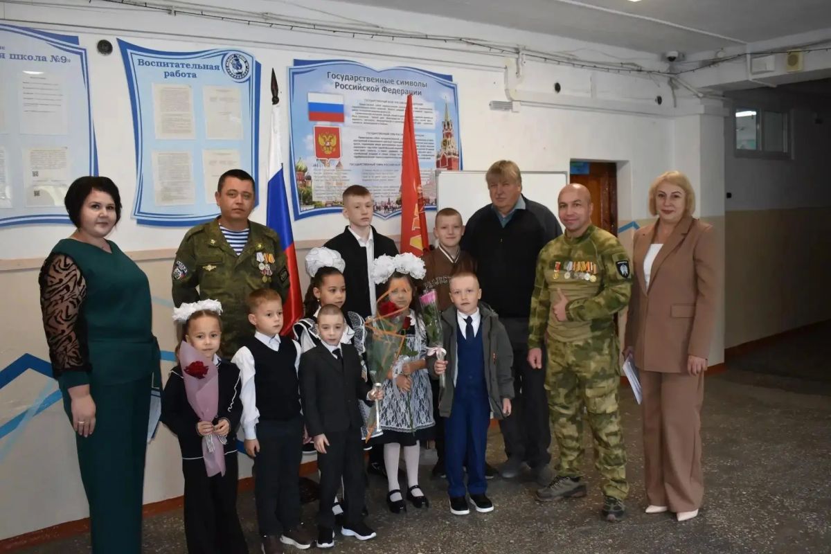 «Дети Героев»: в Алтайском крае ветераны СВО провожают в школу детей погибших сослуживцев «Дети Героев»: в Алтайском крае ветераны СВО провожают в школу детей погибших сослуживцев