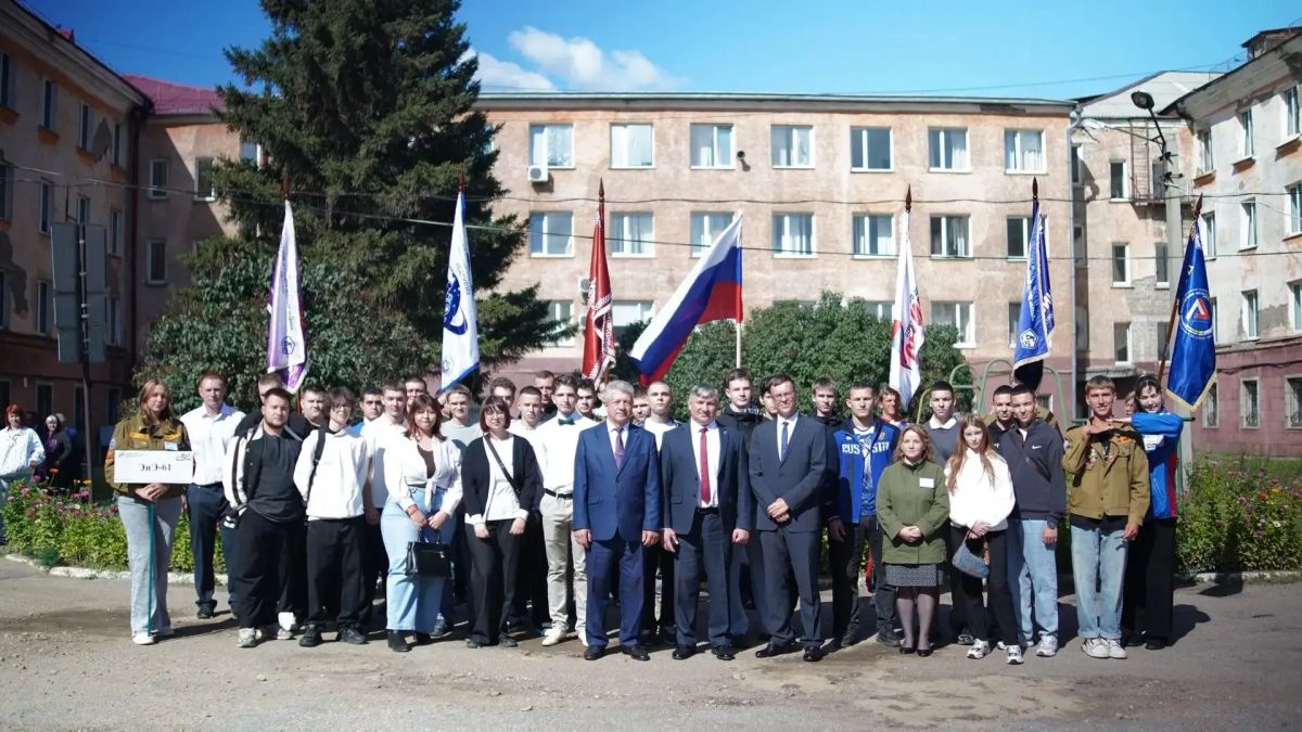 День знаний в Рубцовске: школы распахнули двери для почти 14 тысяч учащихся День знаний в Рубцовске: школы распахнули двери для почти 14 тысяч учащихся