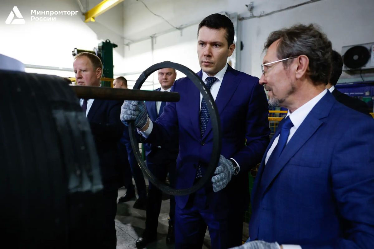 Антон Алиханов совершил рабочую поездку в Алтайский край Антон Алиханов совершил рабочую поездку в Алтайский край