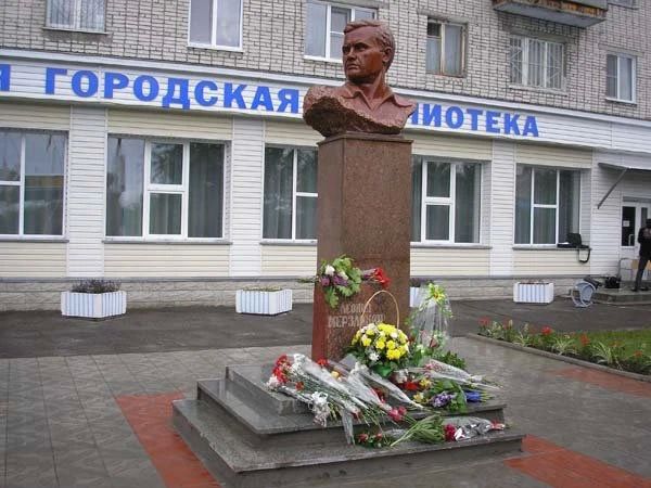 Автор памятника Василию Шукшину в Барнауле отмечает юбилей Автор памятника Василию Шукшину в Барнауле отмечает юбилей