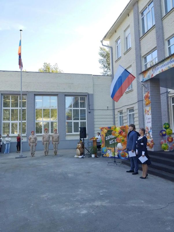 Дорогие друзья! Сегодня, 1 сентября, в День знаний, по всему Алтайскому краю проходят торжественные линейки Дорогие друзья! Сегодня, 1 сентября, в День знаний, по всему Алтайскому краю проходят торжественные линейки