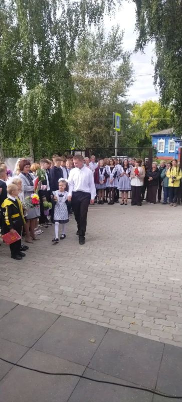 Дорогие друзья! Сегодня, 1 сентября, в День знаний, по всему Алтайскому краю проходят торжественные линейки Дорогие друзья! Сегодня, 1 сентября, в День знаний, по всему Алтайскому краю проходят торжественные линейки