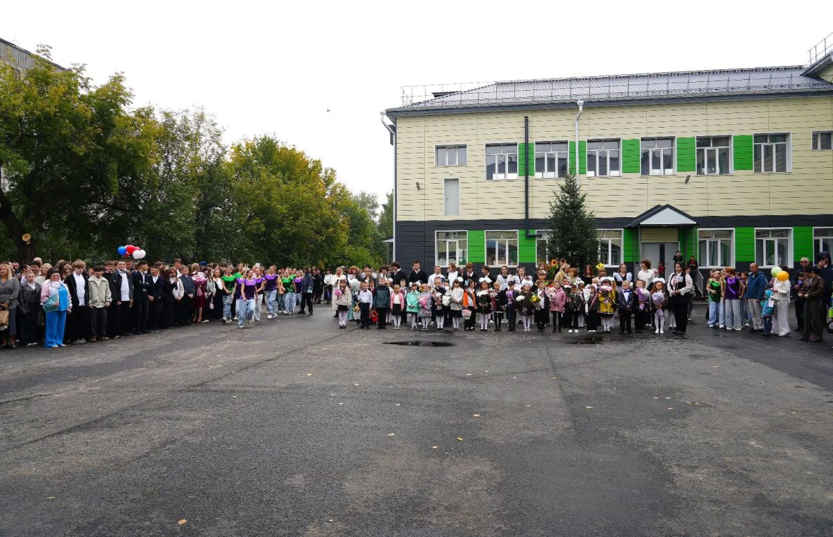 Сегодня совместно с депутатом Государственной Думы Иваном Ивановичем Лоором и прокурором Бийска Владимиром Владимировичем Евдокимовым стали участниками торжественной линейки в школе № 41. И для нас большая радость, что мы... Сегодня совместно с депутатом Государственной Думы Иваном Ивановичем Лоором и прокурором Бийска Владимиром Владимировичем Евдокимовым стали участниками торжественной линейки в школе № 41. И для нас большая радость, что мы...