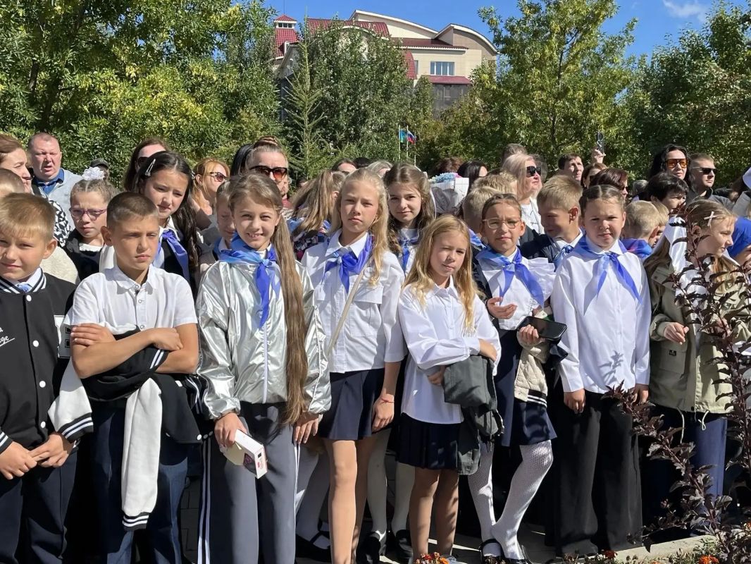 День знаний в Рубцовске: школы распахнули двери для почти 14 тысяч учащихся День знаний в Рубцовске: школы распахнули двери для почти 14 тысяч учащихся