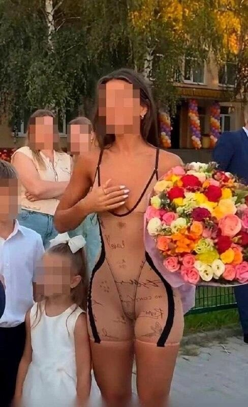 "Наряды эскортниц". Образы мам на школьных линейках вызвали возмущения в соцсетях "Наряды эскортниц". Образы мам на школьных линейках вызвали возмущения в соцсетях