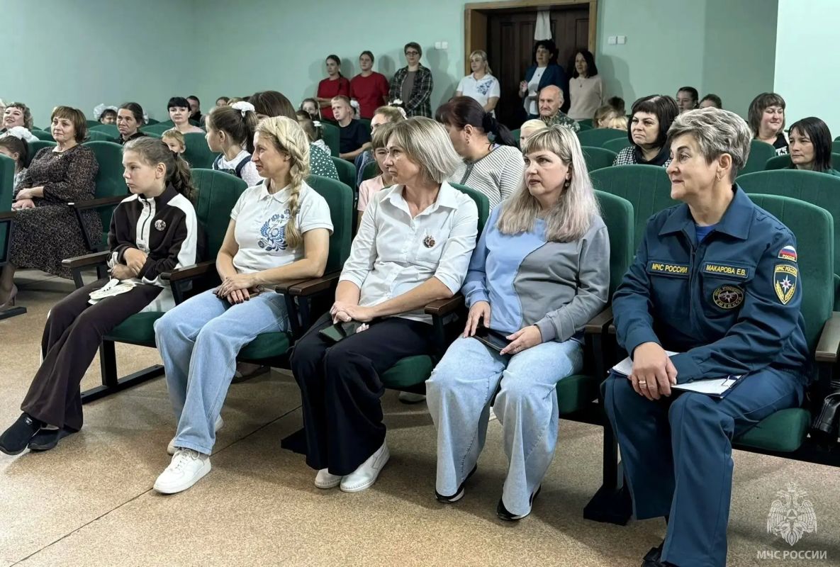 «Соберем детей в школу» . Так называется межведомственная акция, цель которой - поддержать ребят из семей, оказавшихся в трудной жизненной ситуации, детей с ограниченными возможностями здоровья и детей из семей участников... «Соберем детей в школу» . Так называется межведомственная акция, цель которой - поддержать ребят из семей, оказавшихся в трудной жизненной ситуации, детей с ограниченными возможностями здоровья и детей из семей участников...