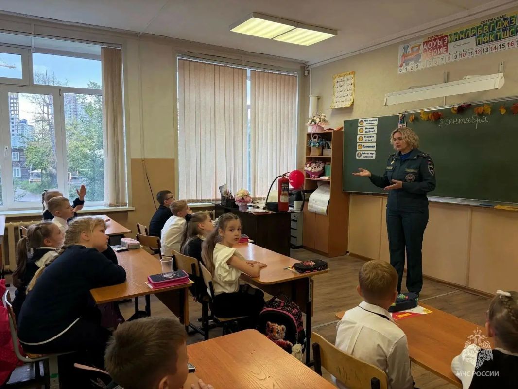 С первых уроков — о безопасности! С первых уроков — о безопасности!